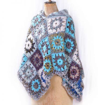 Originální háčkované pončo "špice" s kapucí do modra