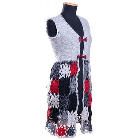 Originální vesta ručně pletené/háčkovaná červenošedá