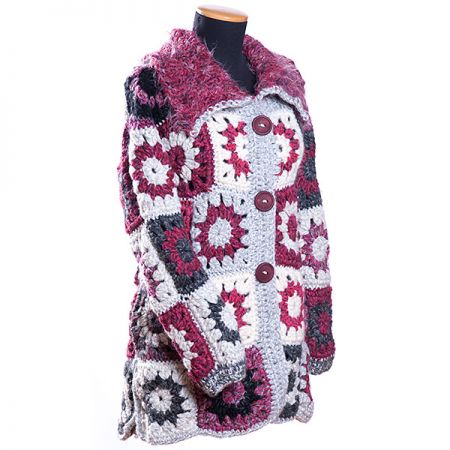 Originální háčkovaný kabát s límcem barvy fuksie