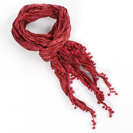 Jemná šála kreš s bambulkami vínová