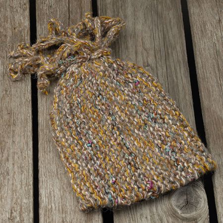 Pletená čepice Marlen "babka" s copánky