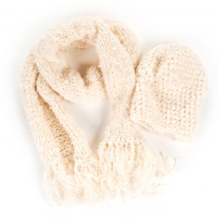 Ručně pletená sada čepice šála lomená bílá