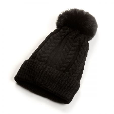 Čepice copánková s bambulí zateplená černá