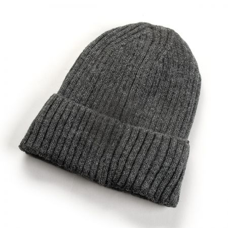 Čepice žebrový vzor ohrnutý lem zateplená šedá