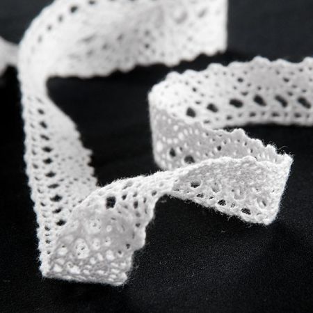 Krajka lem hrubá oválný ornament bavlna bílá